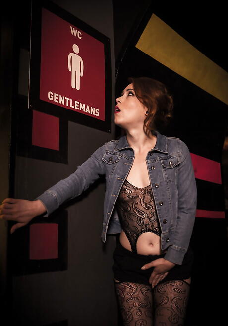 Hot babe Foxy Sanie in pantyhose reveals her butt and spreads her legs in bathroom