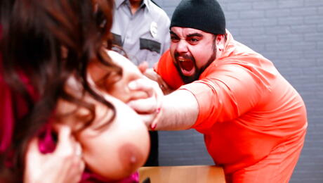 Sexy american milf Lisa Ann in sexy glasses taking black rod in cunt and ass at same time 